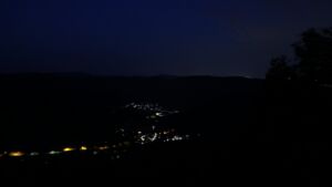 Dieses Bild zeigt eine Webcam-Aufnahme vom Achertal, aufgenommen am Dienstag, den 11.08.2026 um 05:00 Uhr. Die Temperatur betrug 19.8°C.