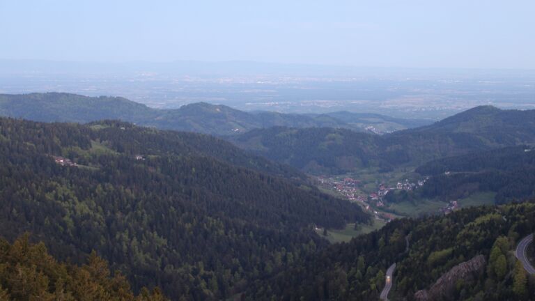 Dieses Bild zeigt eine Webcam-Aufnahme vom Achertal, aufgenommen am Montag, den 27.04.2026 um 06:00 Uhr. Die Temperatur betrug 11°C.