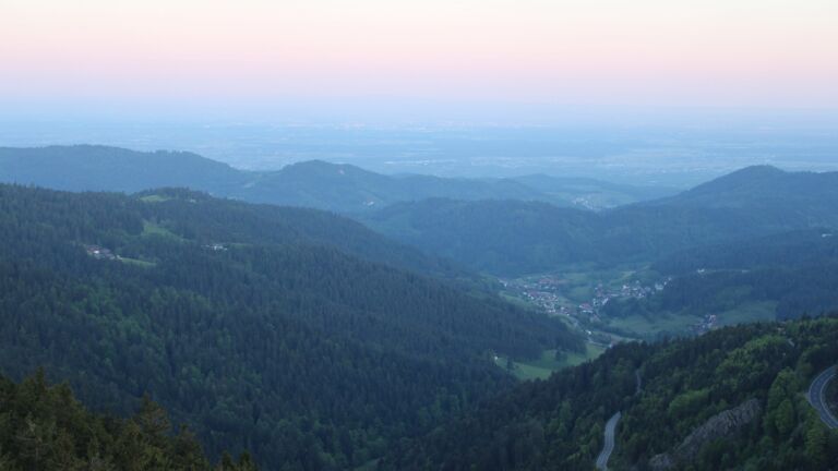 Dieses Bild zeigt eine Webcam-Aufnahme vom Achertal, aufgenommen am Sonntag, den 11.05.2025 um 06:00 Uhr. Die Temperatur betrug 9.1°C.