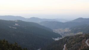 Dieses Bild zeigt eine Webcam-Aufnahme vom Achertal, aufgenommen am Donnerstag, den 01.01.2026 um 15:30 Uhr. Die Temperatur betrug -5°C.