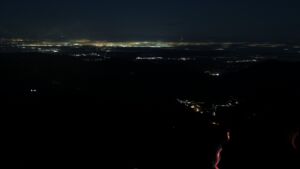 Dieses Bild zeigt eine Webcam-Aufnahme vom Achertal, aufgenommen am Dienstag, den 03.02.2026 um 20:30 Uhr. Die Temperatur betrug 2°C.