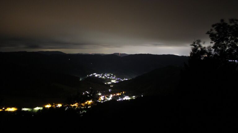 Dieses Bild zeigt eine Webcam-Aufnahme vom Achertal, aufgenommen am Mittwoch, den 19.08.2026 um 03:30 Uhr. Die Temperatur betrug 16.1°C.