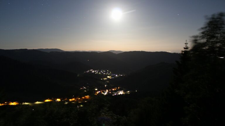 Dieses Bild zeigt eine Webcam-Aufnahme vom Achertal, aufgenommen am Freitag, den 29.05.2026 um 02:30 Uhr. Die Temperatur betrug 17.2°C.