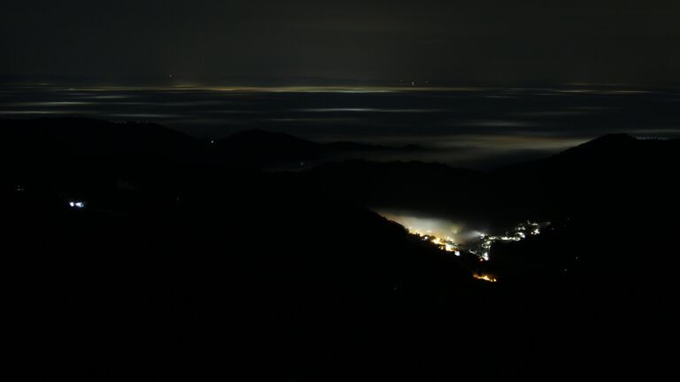 Dieses Bild zeigt eine Webcam-Aufnahme vom Achertal, aufgenommen am Donnerstag, den 22.01.2026 um 00:00 Uhr. Die Temperatur betrug 5.6°C.