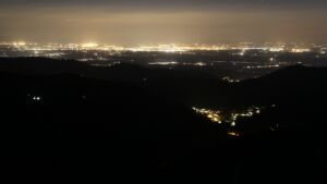 Dieses Bild zeigt eine Webcam-Aufnahme vom Achertal, aufgenommen am Montag, den 20.04.2026 um 22:10 Uhr. Die Temperatur betrug 3.9°C.