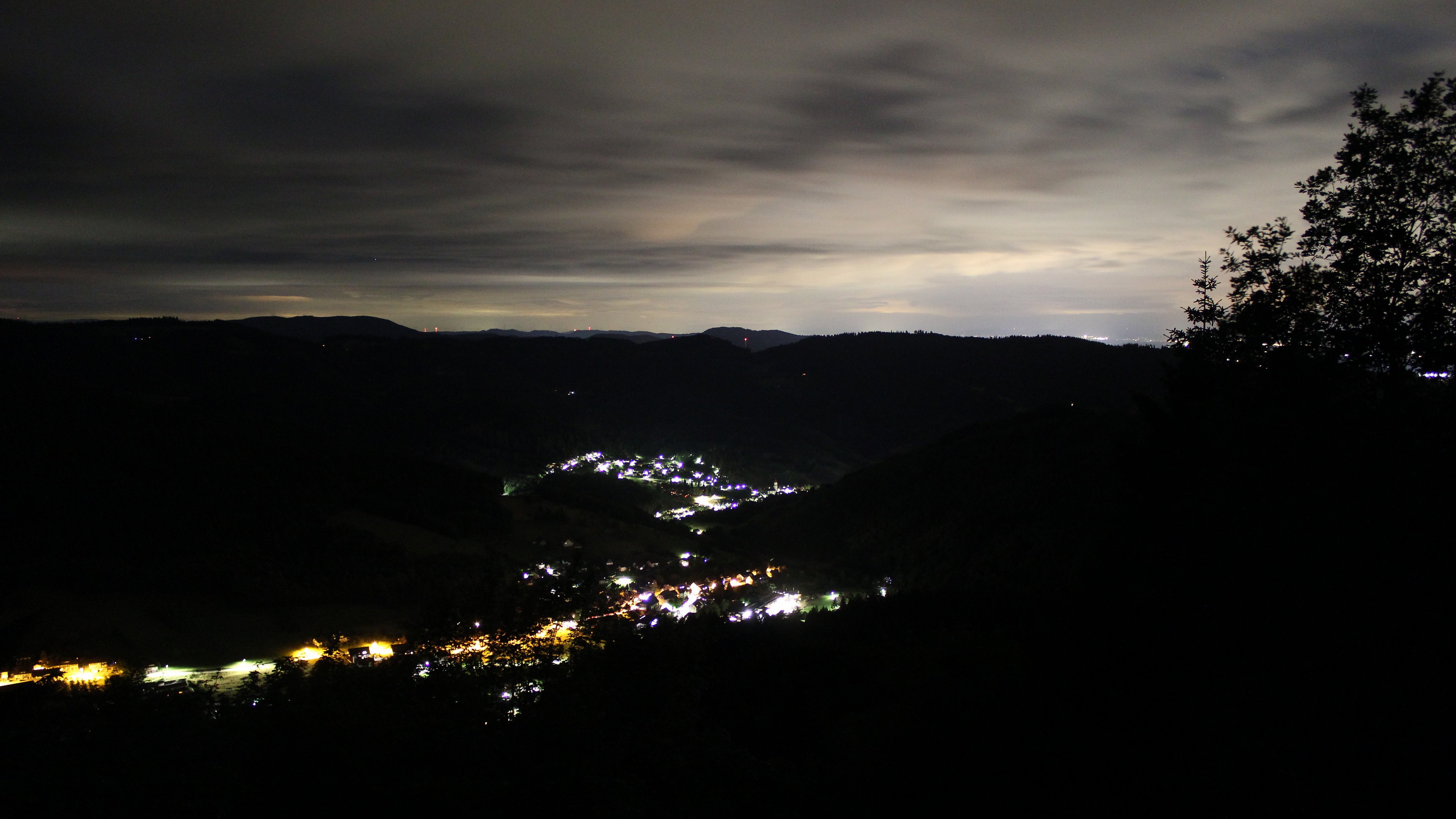 Dieses Bild zeigt eine Webcam-Aufnahme vom Achertal, aufgenommen am Donnerstag, den 11.06.2026 um 01:30 Uhr. Die Temperatur betrug 8.8°C.