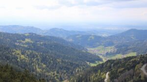 Dieses Bild zeigt eine Webcam-Aufnahme vom Achertal, aufgenommen am Dienstag, den 21.04.2026 um 15:30 Uhr. Die Temperatur betrug 6.5°C.