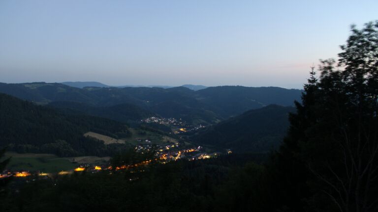 Dieses Bild zeigt eine Webcam-Aufnahme vom Achertal, aufgenommen am Mittwoch, den 24.06.2026 um 22:30 Uhr. Die Temperatur betrug 26.4°C.