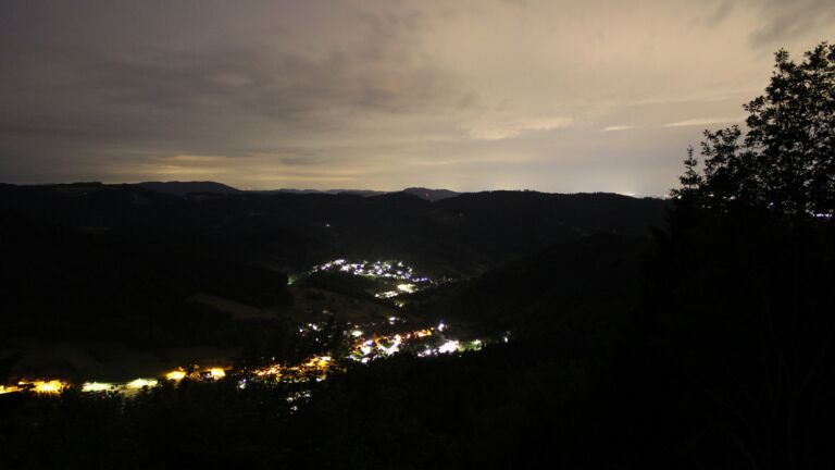 Dieses Bild zeigt eine Webcam-Aufnahme vom Achertal, aufgenommen am Mittwoch, den 10.06.2026 um 03:30 Uhr. Die Temperatur betrug 9.8°C.