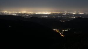 Dieses Bild zeigt eine Webcam-Aufnahme vom Achertal, aufgenommen am Dienstag, den 07.04.2026 um 05:00 Uhr. Die Temperatur betrug 6.4°C.