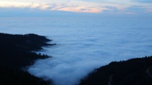 Dieses Bild zeigt eine Webcam-Aufnahme vom Achertal, aufgenommen am Montag, den 22.12.2025 um 16:50 Uhr. Die Temperatur betrug 7.1°C.