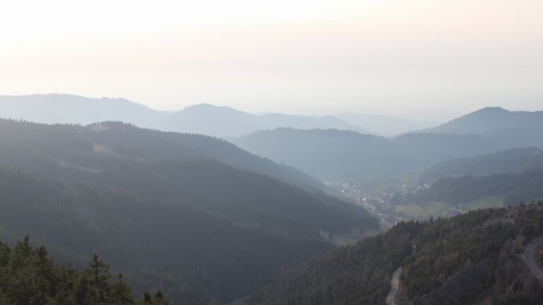 Dieses Bild zeigt eine Webcam-Aufnahme vom Achertal, aufgenommen am Donnerstag, den 05.03.2026 um 17:20 Uhr. Die Temperatur betrug 10.5°C.