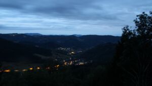Dieses Bild zeigt eine Webcam-Aufnahme vom Achertal, aufgenommen am Samstag, den 22.08.2026 um 05:50 Uhr. Die Temperatur betrug 10.8°C.