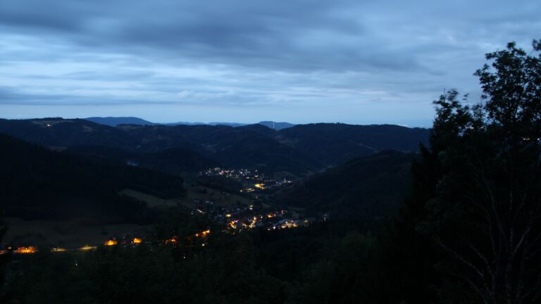 Dieses Bild zeigt eine Webcam-Aufnahme vom Achertal, aufgenommen am Samstag, den 22.08.2026 um 05:50 Uhr. Die Temperatur betrug 10.8°C.