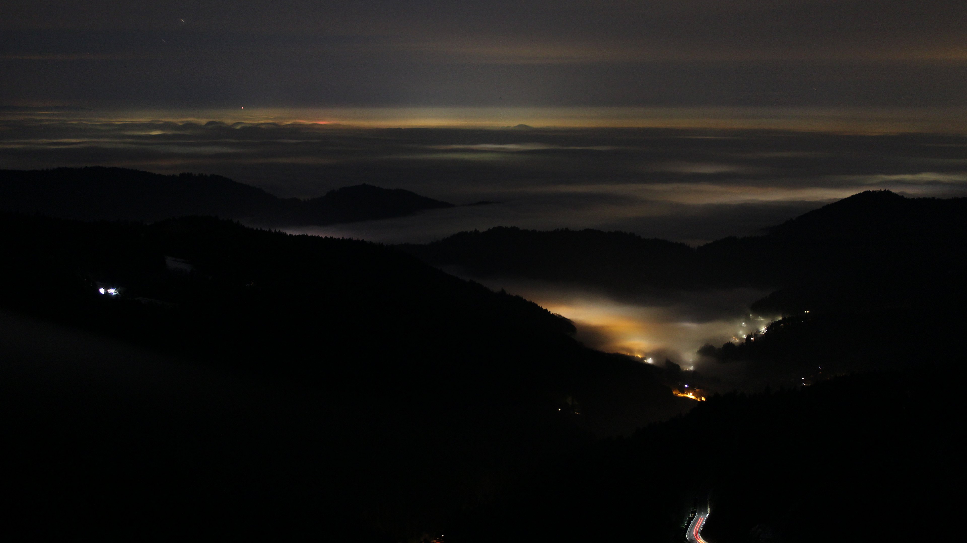 Dieses Bild zeigt eine Webcam-Aufnahme vom Achertal, aufgenommen am Mittwoch, den 04.02.2026 um 21:00 Uhr. Die Temperatur betrug 3.9°C.