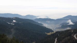 Dieses Bild zeigt eine Webcam-Aufnahme vom Achertal, aufgenommen am Dienstag, den 03.02.2026 um 12:10 Uhr. Die Temperatur betrug 2.4°C.