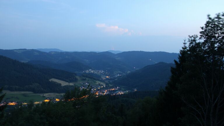 Dieses Bild zeigt eine Webcam-Aufnahme vom Achertal, aufgenommen am Samstag, den 27.06.2026 um 22:20 Uhr. Die Temperatur betrug 30.9°C.