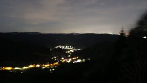 Dieses Bild zeigt eine Webcam-Aufnahme vom Achertal, aufgenommen am Montag, den 08.06.2026 um 03:00 Uhr. Die Temperatur betrug 15.7°C.