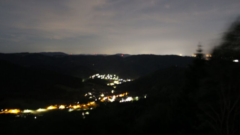 Dieses Bild zeigt eine Webcam-Aufnahme vom Achertal, aufgenommen am Montag, den 08.06.2026 um 03:00 Uhr. Die Temperatur betrug 15.7°C.