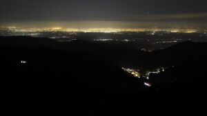 Dieses Bild zeigt eine Webcam-Aufnahme vom Achertal, aufgenommen am Dienstag, den 18.11.2025 um 23:00 Uhr. Die Temperatur betrug -4°C.