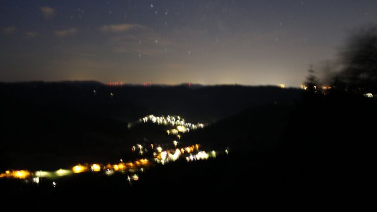 Dieses Bild zeigt eine Webcam-Aufnahme vom Achertal, aufgenommen am Montag, den 13.07.2026 um 03:40 Uhr. Die Temperatur betrug 21.5°C.