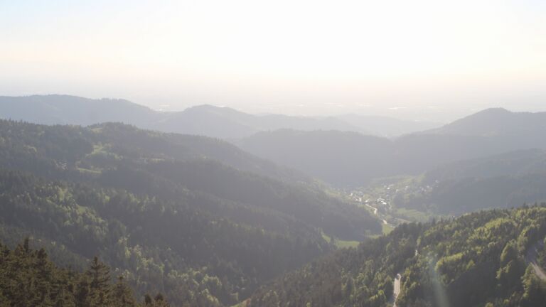 Dieses Bild zeigt eine Webcam-Aufnahme vom Achertal, aufgenommen am Donnerstag, den 30.04.2026 um 19:20 Uhr. Die Temperatur betrug 10.2°C.