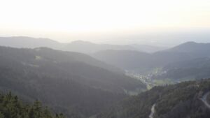 Dieses Bild zeigt eine Webcam-Aufnahme vom Achertal, aufgenommen am Montag, den 06.04.2026 um 19:00 Uhr. Die Temperatur betrug 11°C.