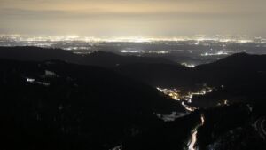 Dieses Bild zeigt eine Webcam-Aufnahme vom Achertal, aufgenommen am Mittwoch, den 14.01.2026 um 18:30 Uhr. Die Temperatur betrug 5.1°C.