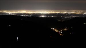 Dieses Bild zeigt eine Webcam-Aufnahme vom Achertal, aufgenommen am Montag, den 01.12.2025 um 06:00 Uhr. Die Temperatur betrug -1.8°C.