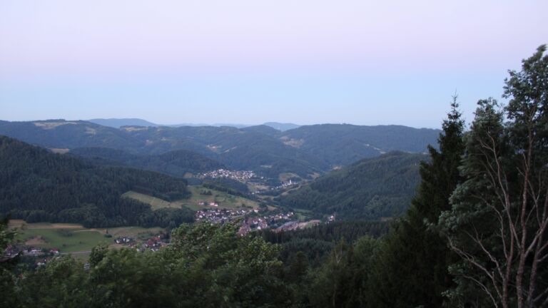 Dieses Bild zeigt eine Webcam-Aufnahme vom Achertal, aufgenommen am Freitag, den 10.07.2026 um 05:20 Uhr. Die Temperatur betrug 18.6°C.