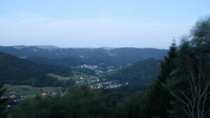 Dieses Bild zeigt eine Webcam-Aufnahme vom Achertal, aufgenommen am Samstag, den 11.07.2026 um 05:00 Uhr. Die Temperatur betrug 21.1°C.