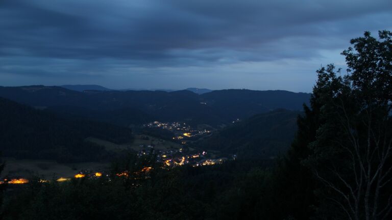 Dieses Bild zeigt eine Webcam-Aufnahme vom Achertal, aufgenommen am Dienstag, den 18.08.2026 um 05:40 Uhr. Die Temperatur betrug 17°C.