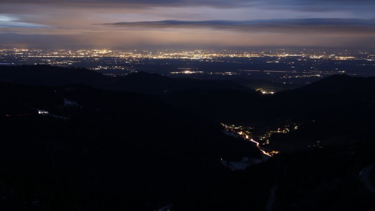 Dieses Bild zeigt eine Webcam-Aufnahme vom Achertal, aufgenommen am Mittwoch, den 19.11.2025 um 17:30 Uhr. Die Temperatur betrug -1.7°C.