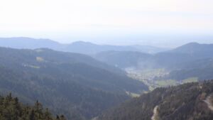 Dieses Bild zeigt eine Webcam-Aufnahme vom Achertal, aufgenommen am Donnerstag, den 09.04.2026 um 17:40 Uhr. Die Temperatur betrug 14.4°C.