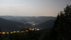 Dieses Bild zeigt eine Webcam-Aufnahme vom Achertal, aufgenommen am Freitag, den 31.07.2026 um 03:00 Uhr. Die Temperatur betrug 24.2°C.