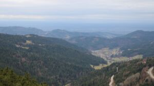 Dieses Bild zeigt eine Webcam-Aufnahme vom Achertal, aufgenommen am Mittwoch, den 10.12.2025 um 11:00 Uhr. Die Temperatur betrug 6.5°C.