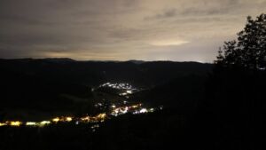 Dieses Bild zeigt eine Webcam-Aufnahme vom Achertal, aufgenommen am Mittwoch, den 10.06.2026 um 03:20 Uhr. Die Temperatur betrug 9.8°C.