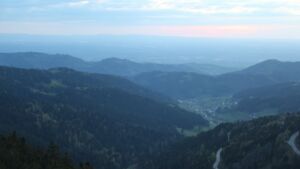 Dieses Bild zeigt eine Webcam-Aufnahme vom Achertal, aufgenommen am Samstag, den 18.04.2026 um 20:40 Uhr. Die Temperatur betrug 12.2°C.