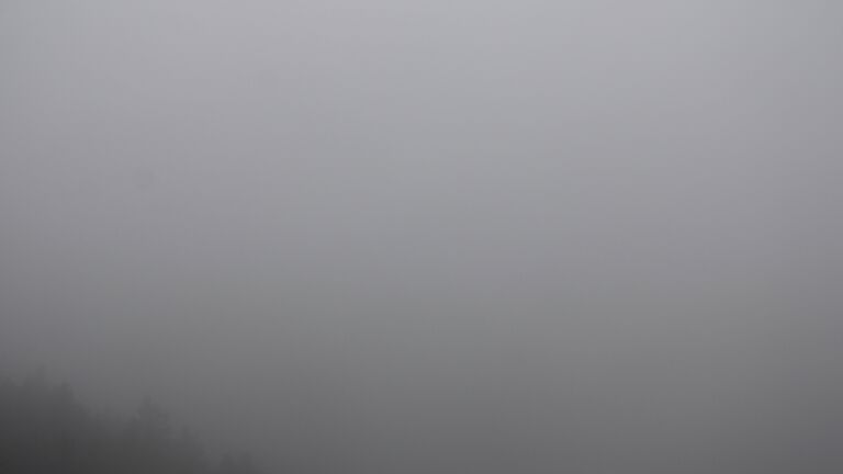 Dieses Bild zeigt eine Webcam-Aufnahme vom Achertal, aufgenommen am Sonntag, den 02.11.2025 um 13:30 Uhr. Die Temperatur betrug 5.9°C.