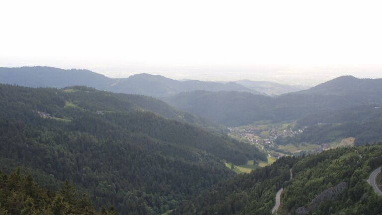Dieses Bild zeigt eine Webcam-Aufnahme vom Achertal, aufgenommen am Freitag, den 23.05.2025 um 19:20 Uhr. Die Temperatur betrug 7.1°C.