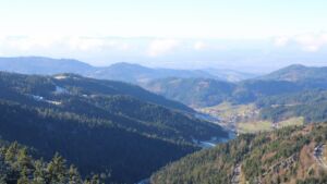 Dieses Bild zeigt eine Webcam-Aufnahme vom Achertal, aufgenommen am Dienstag, den 18.11.2025 um 13:00 Uhr. Die Temperatur betrug 3.1°C.