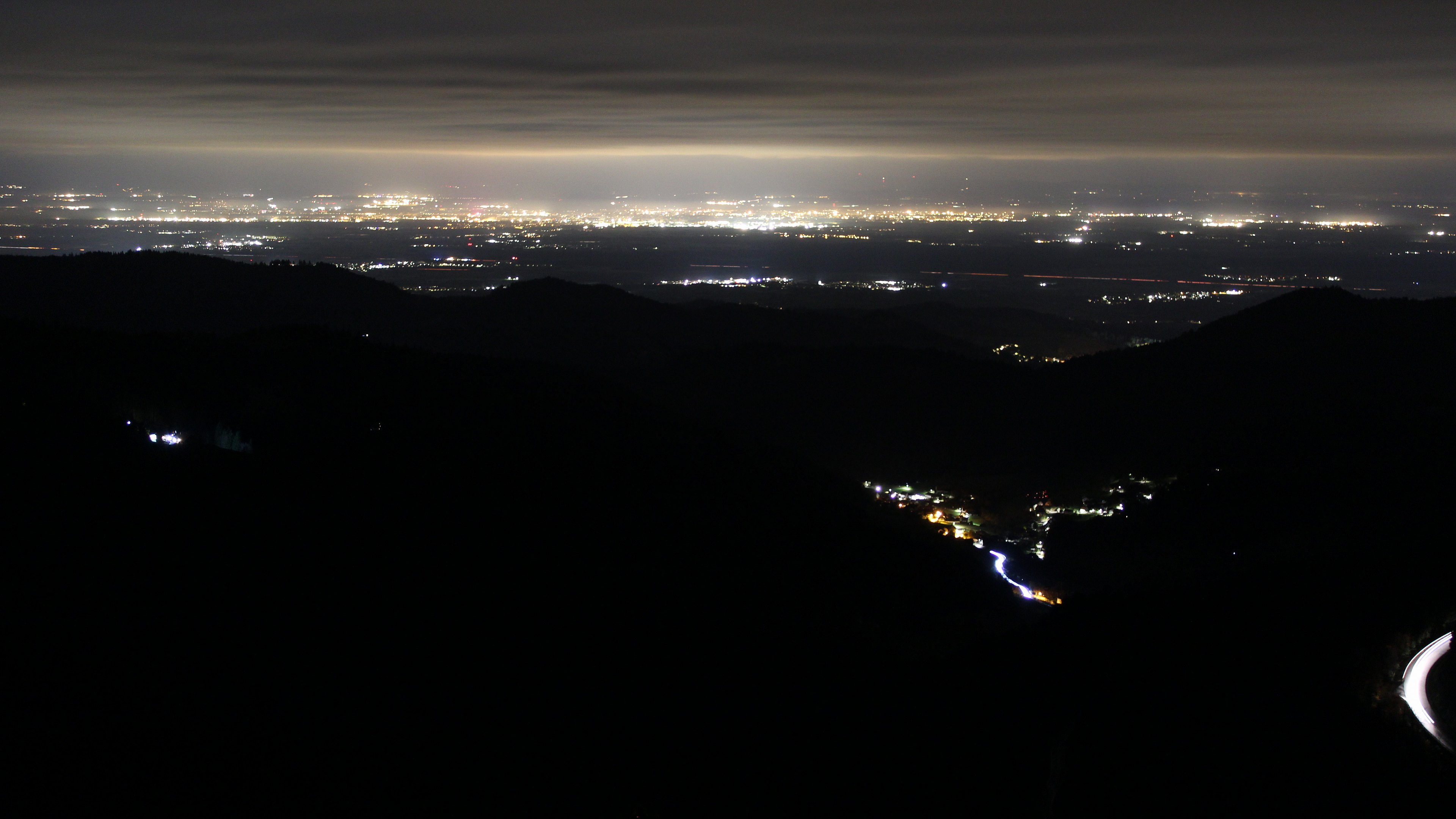 Dieses Bild zeigt eine Webcam-Aufnahme vom Achertal, aufgenommen am Dienstag, den 11.11.2025 um 02:00 Uhr. Die Temperatur betrug 5.2°C.