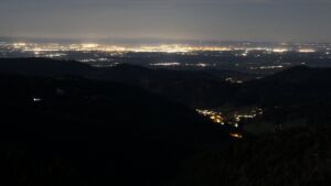 Dieses Bild zeigt eine Webcam-Aufnahme vom Achertal, aufgenommen am Sonntag, den 05.04.2026 um 04:00 Uhr. Die Temperatur betrug 9.8°C.