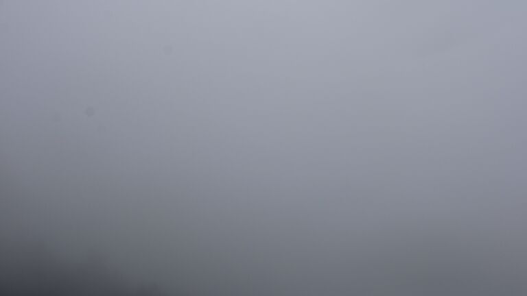Dieses Bild zeigt eine Webcam-Aufnahme vom Achertal, aufgenommen am Dienstag, den 21.10.2025 um 13:00 Uhr. Die Temperatur betrug 8°C.