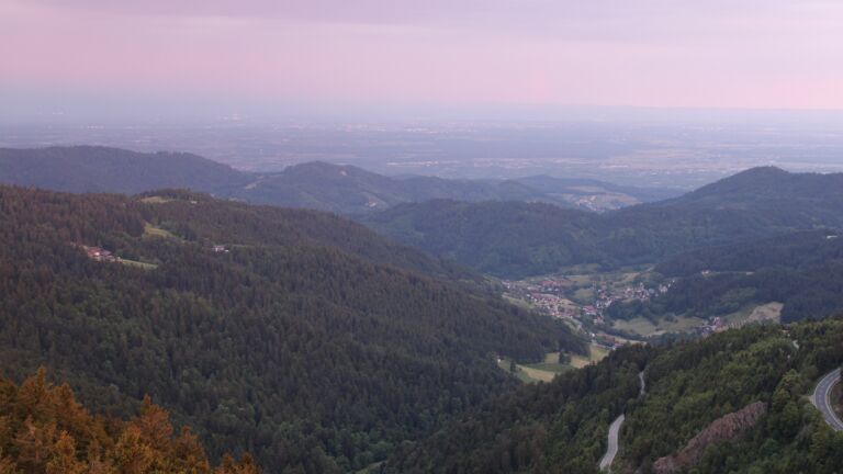 Dieses Bild zeigt eine Webcam-Aufnahme vom Achertal, aufgenommen am Dienstag, den 20.05.2025 um 05:40 Uhr. Die Temperatur betrug 10.7°C.