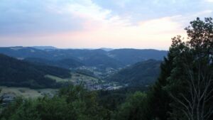 Dieses Bild zeigt eine Webcam-Aufnahme vom Achertal, aufgenommen am Samstag, den 15.08.2026 um 20:30 Uhr. Die Temperatur betrug 28.8°C.