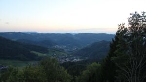 Dieses Bild zeigt eine Webcam-Aufnahme vom Achertal, aufgenommen am Sonntag, den 27.09.2026 um 19:20 Uhr. Die Temperatur betrug 25.4°C.