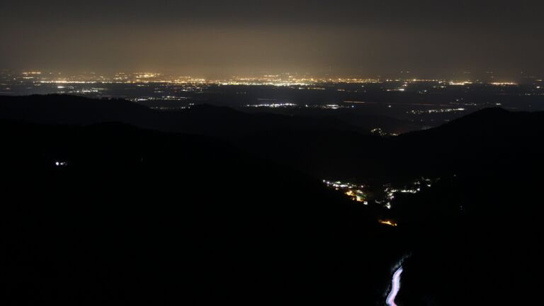 Dieses Bild zeigt eine Webcam-Aufnahme vom Achertal, aufgenommen am Dienstag, den 24.03.2026 um 01:30 Uhr. Die Temperatur betrug 5.9°C.