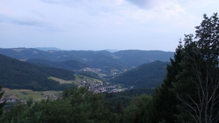 Dieses Bild zeigt eine Webcam-Aufnahme vom Achertal, aufgenommen am Mittwoch, den 15.07.2026 um 21:50 Uhr. Die Temperatur betrug 21.4°C.