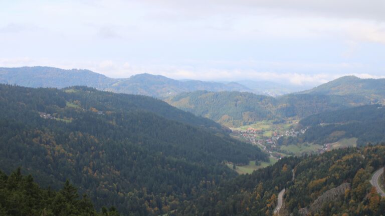 Dieses Bild zeigt eine Webcam-Aufnahme vom Achertal, aufgenommen am Freitag, den 10.10.2025 um 11:10 Uhr. Die Temperatur betrug 10.3°C.